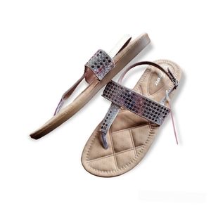 𝅺Forever silver mirrors and rhinestones glittered size 10 thong sandals